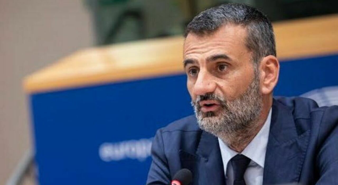 Decaro: «Pronto a candidarmi, ma voglio essere libero». Il Pd: «È il nome giusto, altri non pongano precondizioni» Decaro: «Pronto a candidarmi, ma voglio essere libero». Il Pd: «È il nome giusto, altri non pongano precondizioni»