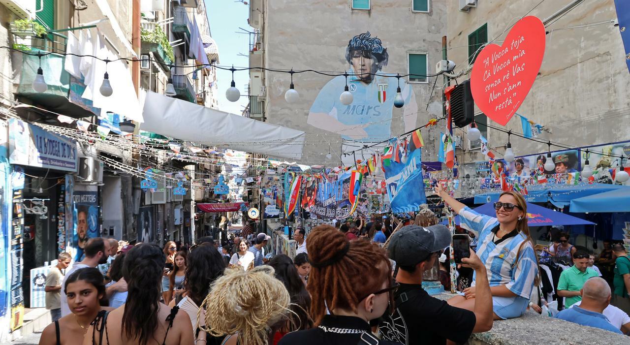 napoli tifosi gi224 con il fiato sospeso azzurri ora la champions