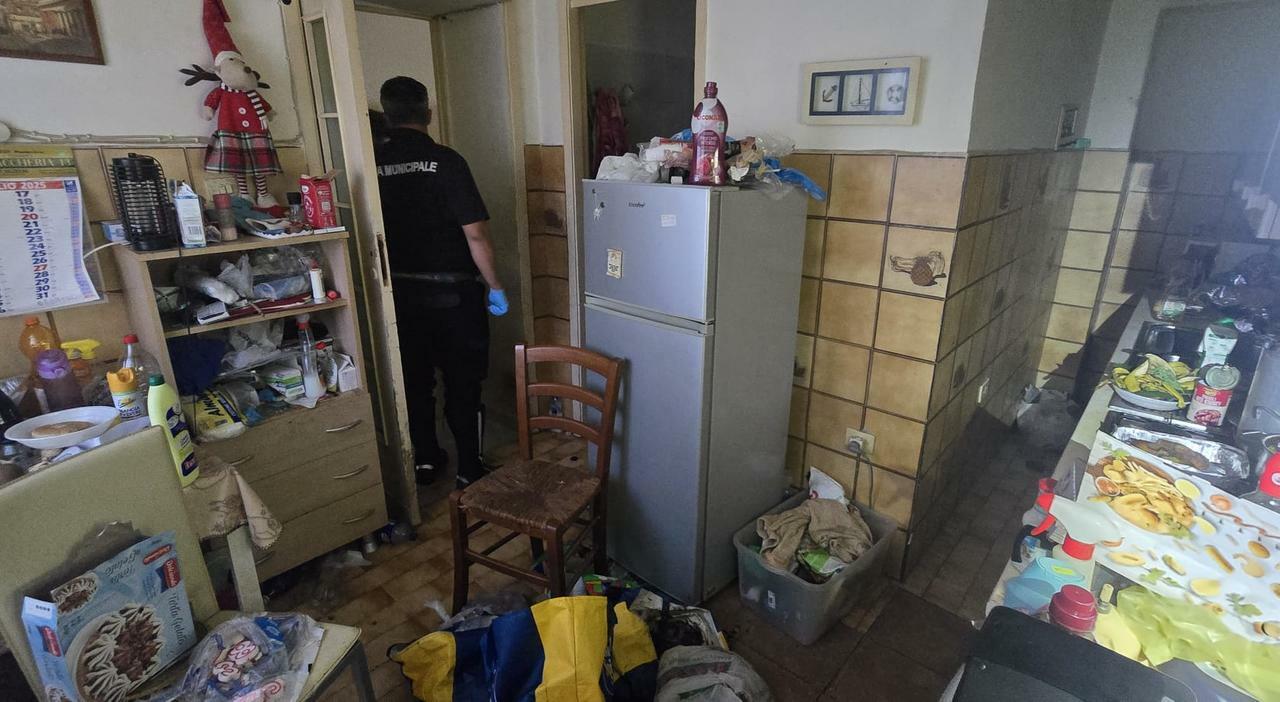 Torre del Greco, segregata in casa a 13 anni: arrestata madre aguzzina Torre del Greco, segregata in casa a 13 anni: arrestata madre aguzzina