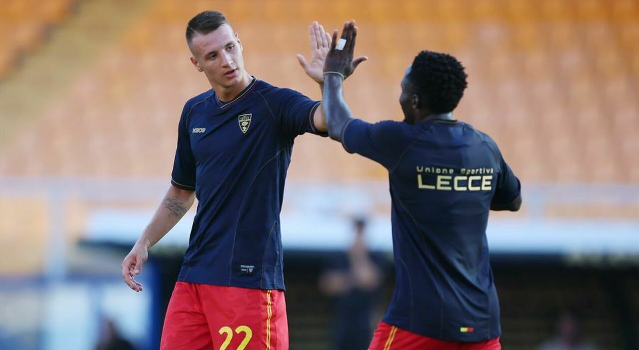 Lecce, il campionato della storia comincia dal Genoa. Oggi al Ferraris Di Francesco si affida al baby Camarda Lecce, il campionato della storia comincia dal Genoa. Oggi al Ferraris Di Francesco si affida al baby Camarda