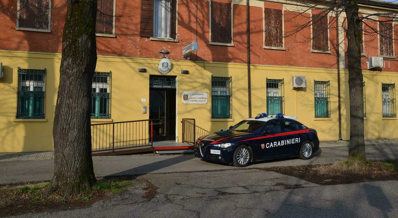 Lite tra bambini, intervengono mamma e papà: schiaffi e pugni all Lite tra bambini, intervengono mamma e papà: schiaffi e pugni all