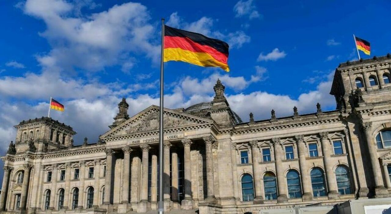 https://statics.cedscdn.it/photos/MED_HIGH/2025/08/22/9025700_22223854_ger.jpg