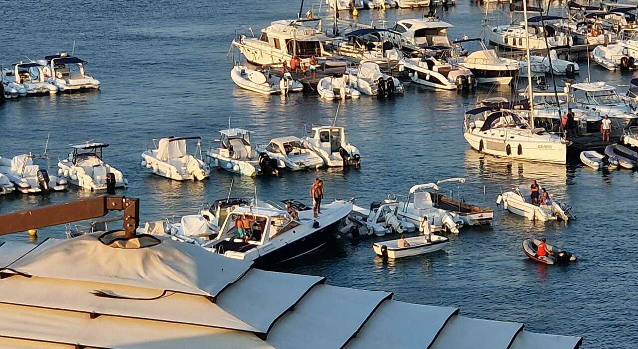 due barche affondate nel porto di otranto l incidente dopo l avaria di uno yacht