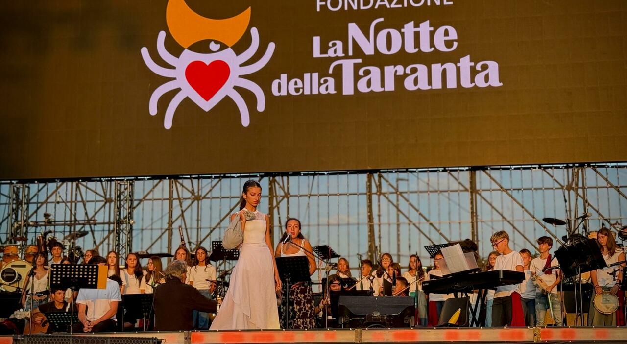 La Notte della Taranta incendia Melpignano: verso 100mila "sotto lo stesso cielo" La Notte della Taranta incendia Melpignano: verso 100mila "sotto lo stesso cielo"