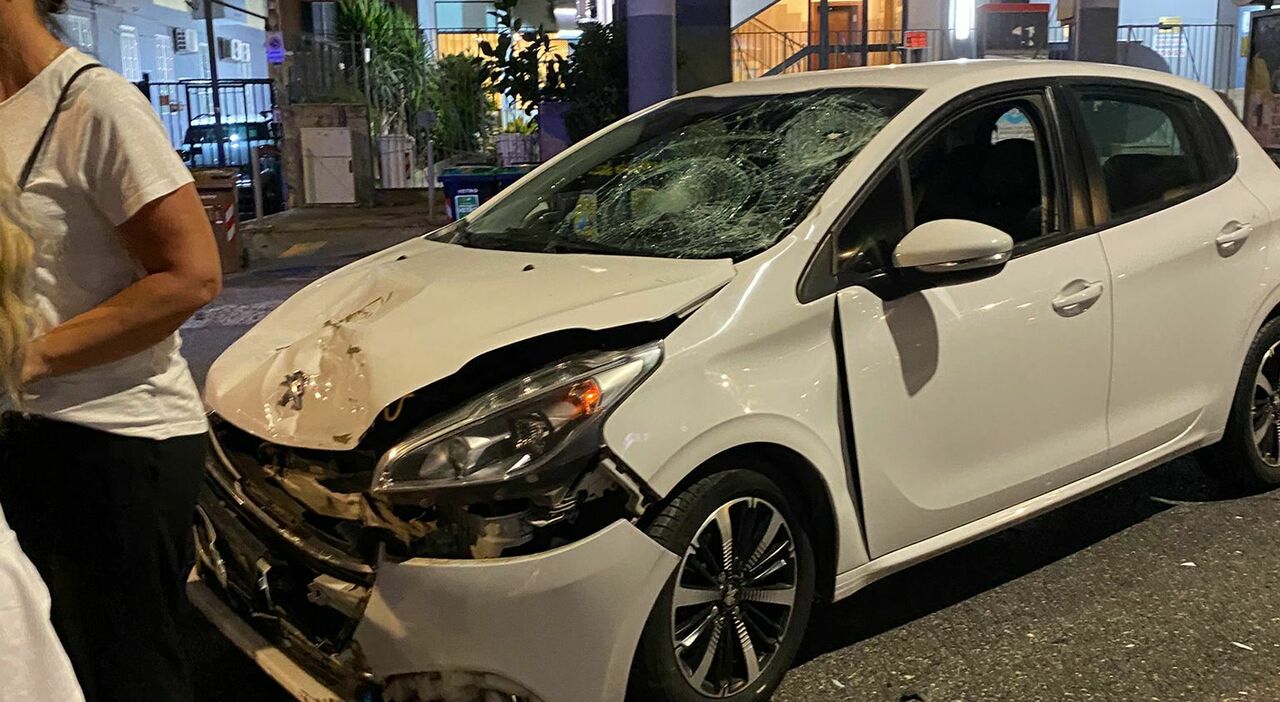 Napoli, scontro frontale tra auto e moto in via Cilea al Vomero Napoli, scontro frontale tra auto e moto in via Cilea al Vomero