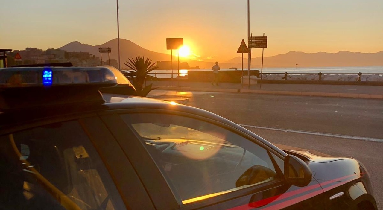 Movida a Napoli, blitz dei carabinieri agli chalet di Mergellina: multe, attività sospese e alimenti sequestrati Movida a Napoli, blitz dei carabinieri agli chalet di Mergellina: multe, attività sospese e alimenti sequestrati