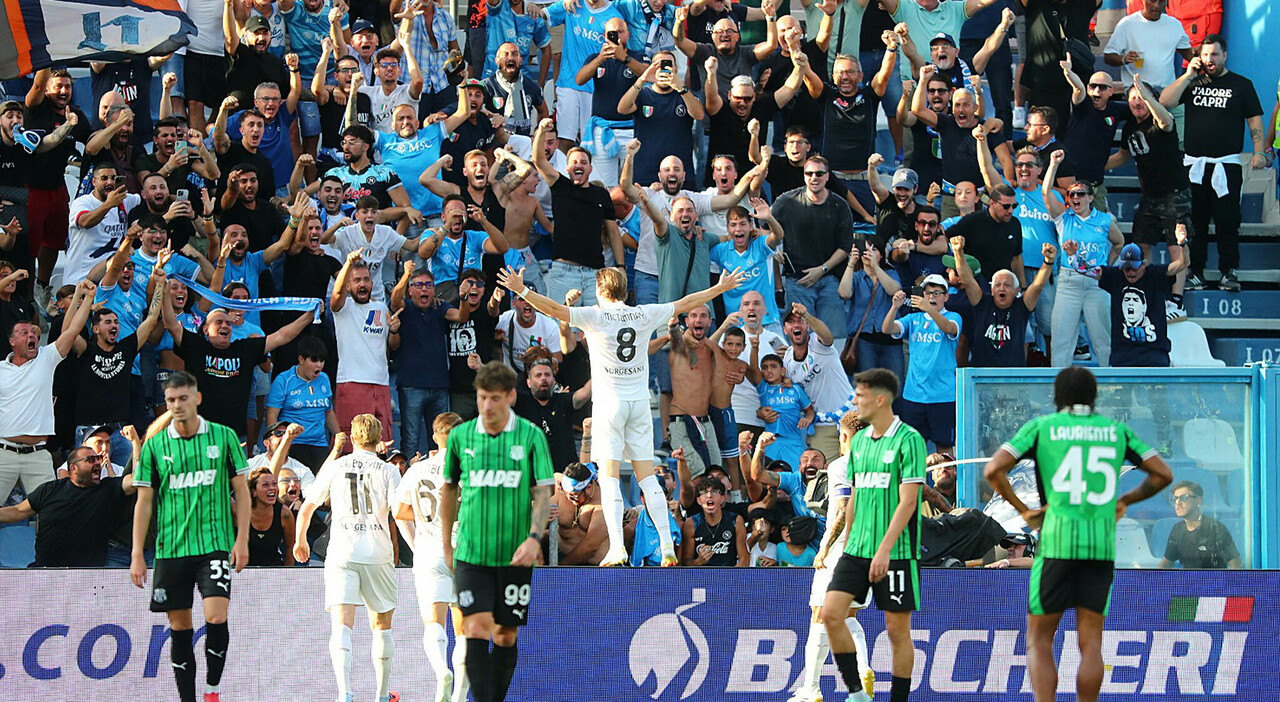Sassuolo Napoli 0 2, il commento dei tifosi: «La squadra è forte, ma restiamo con i piedi per terra» Sassuolo Napoli 0 2, il commento dei tifosi: «La squadra è forte, ma restiamo con i piedi per terra»