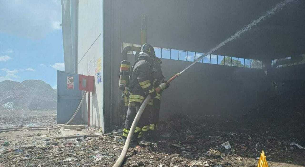 Esplosione in un hangar di aerei: due feriti gravi, uno è un soccorritore del 118 Esplosione in un hangar di aerei: due feriti gravi, uno è un soccorritore del 118
