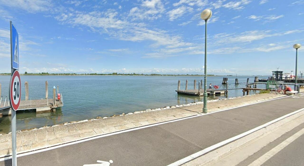 Catamarano alla deriva, a bordo trovato morto lo skipper, forse per un malore. Sull Catamarano alla deriva, a bordo trovato morto lo skipper, forse per un malore. Sull