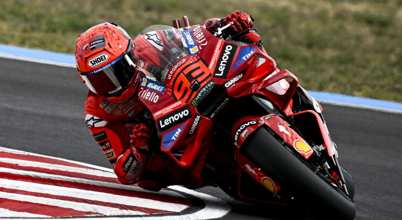 https://statics.cedscdn.it/photos/MED_HIGH/2025/08/24/9028583_24145548_motogp_ungheria_marquez_acosta_bagnaia_pagelle_oggi_24_8_2025.jpg