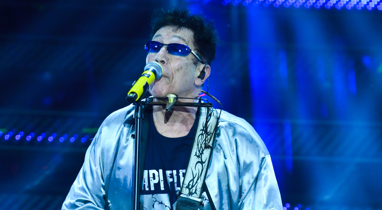 https://statics.cedscdn.it/photos/MED_HIGH/2025/08/24/9028737_24182520_edoardo_bennato_sta_male_annulla_concerti_oggi_24_8_2025.jpg