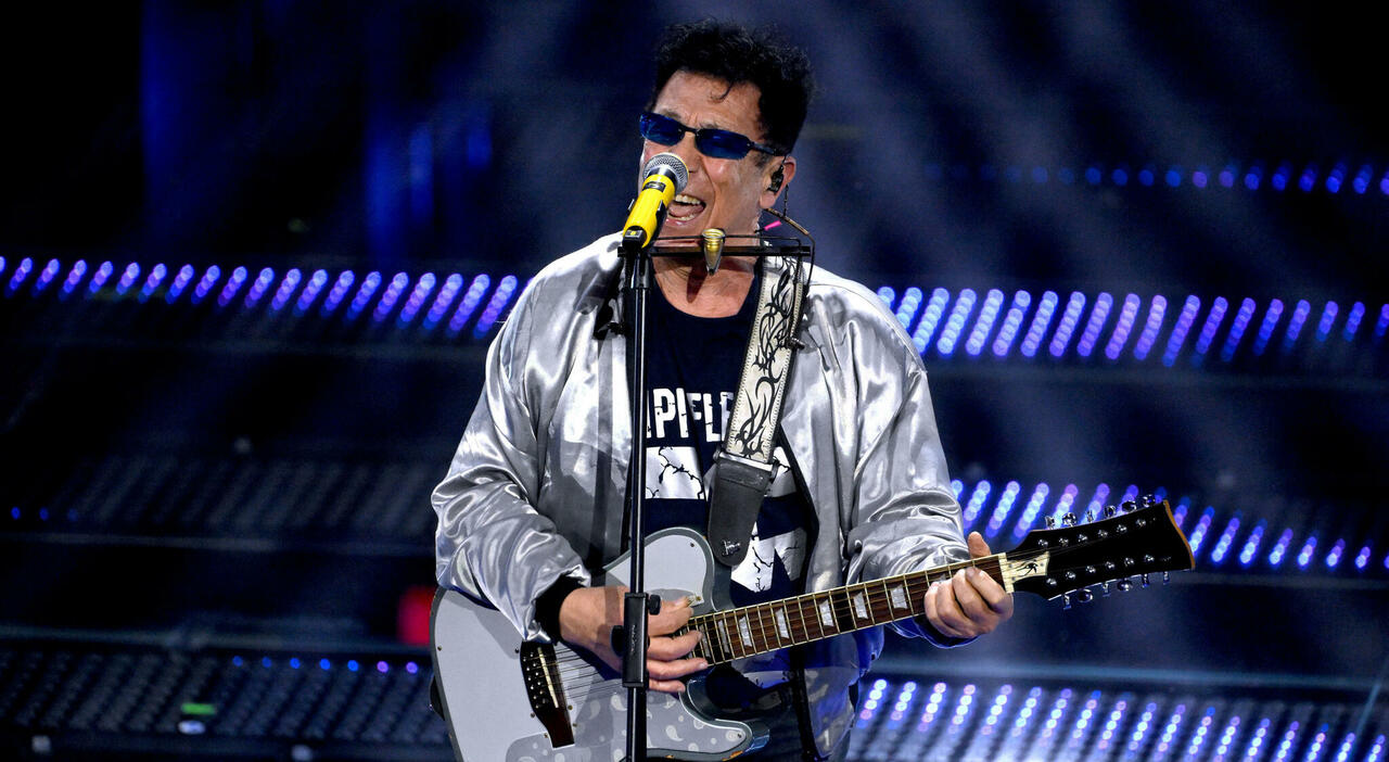Edoardo Bennato, annullato il concerto in Sicilia per motivi di salute. I medici: «Deve riposare»