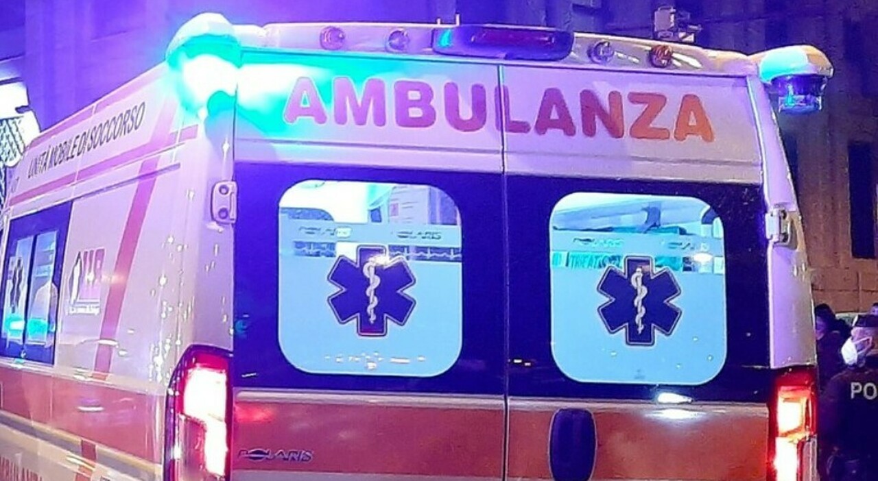 Calabria, 30 persone intossicate dopo il pranzo al villaggio turistico: in cinque finiscono in ospedale. «Ipotesi botulino»? Calabria, 30 persone intossicate dopo il pranzo al villaggio turistico: in cinque finiscono in ospedale. «Ipotesi botulino»?