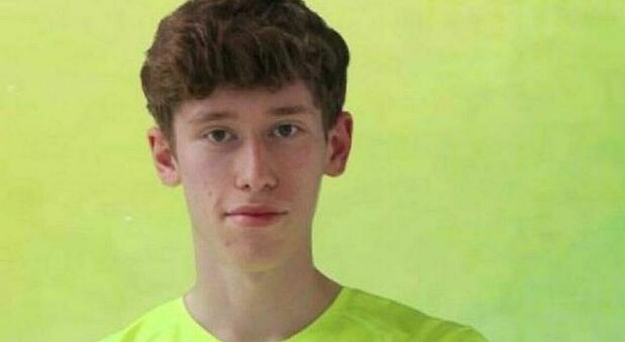 https://statics.cedscdn.it/photos/MED_HIGH/2025/08/25/9029906_25091841_giacomo_cornuda_morto_24_anni_in_casa_ultimo_messaggio_squadra_palio_montebelluna_cosa_e_successo.jpg