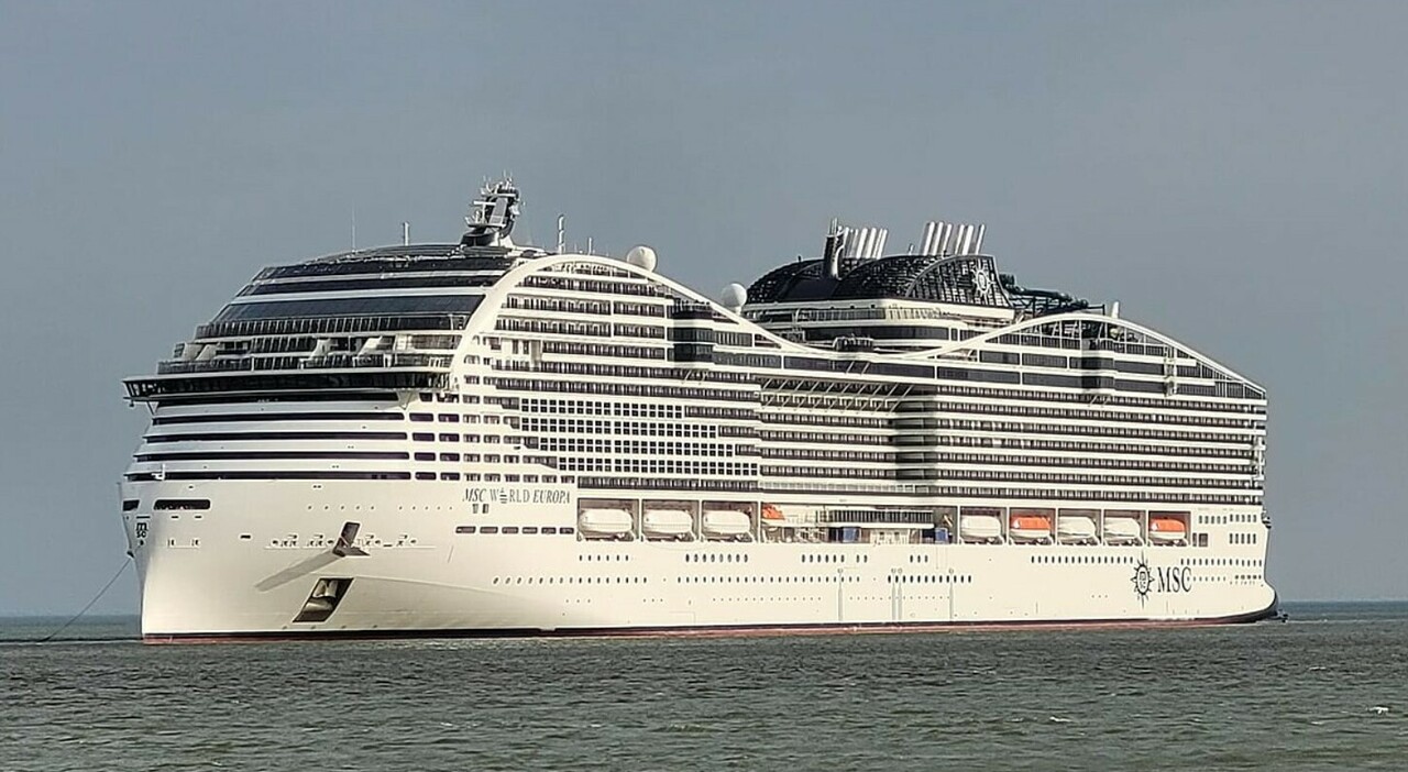 Nave MSC in avaria al largo di Ponza: eliche spente dall Nave MSC in avaria al largo di Ponza: eliche spente dall