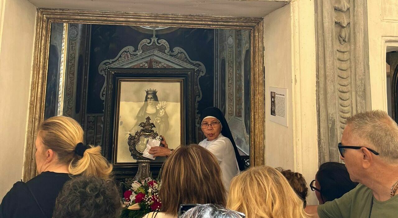 Santa Patrizia, il sangue si è sciolto: oggi migliaia di persone a Napoli per la ricorrenza Santa Patrizia, il sangue si è sciolto: oggi migliaia di persone a Napoli per la ricorrenza
