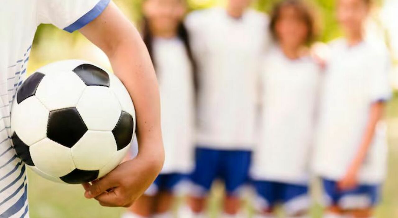 Violenza sessuale su 4 minori durante il campo estivo per bambini: arrestato un calciatore dilettante Violenza sessuale su 4 minori durante il campo estivo per bambini: arrestato un calciatore dilettante
