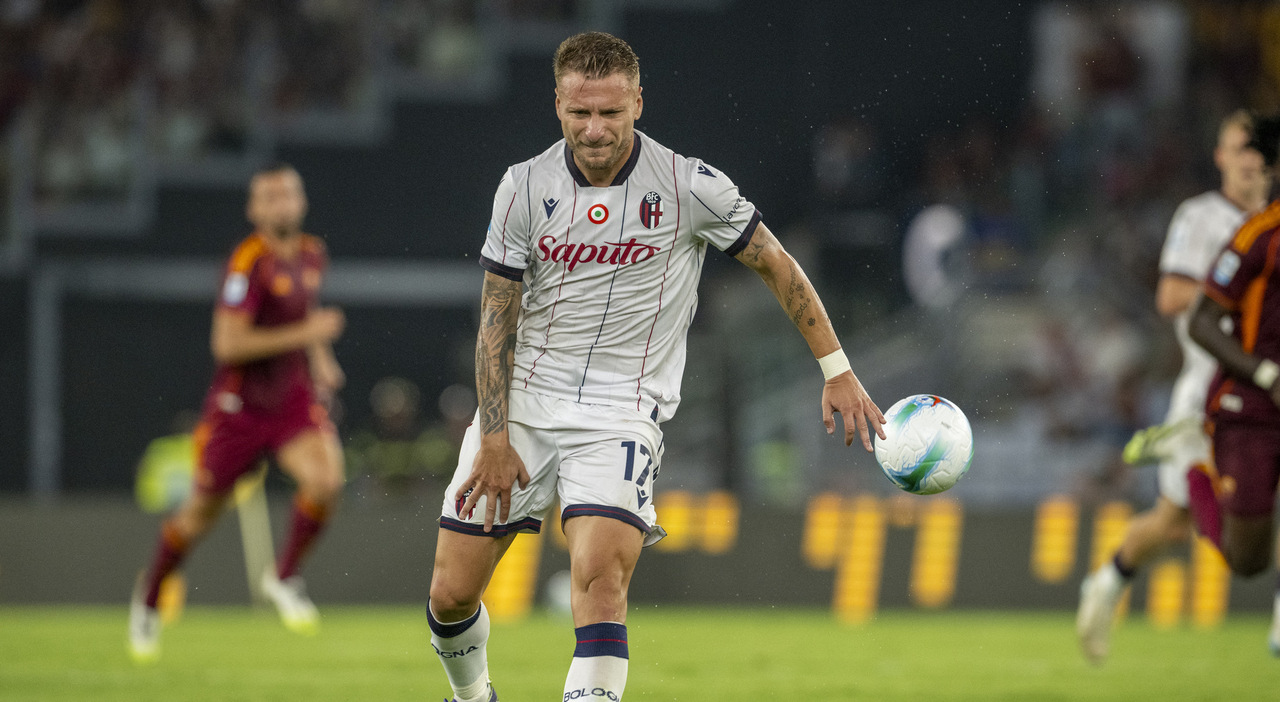 https://statics.cedscdn.it/photos/MED_HIGH/2025/08/25/9030159_25153627_ciro_immobile_infortunio_quando_rientra_bologna_oggi_25_8_2025.jpg