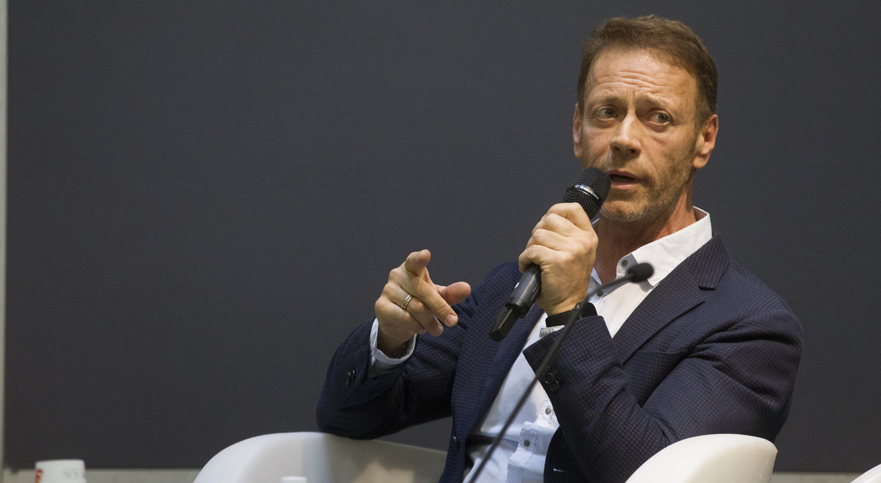 https://statics.cedscdn.it/photos/MED_HIGH/2025/08/26/9031632_26084423_rocco_siffredi_mia_moglie_onlyfans_malena_cosa_ha_detto_oggi_26_8_2025.jpg