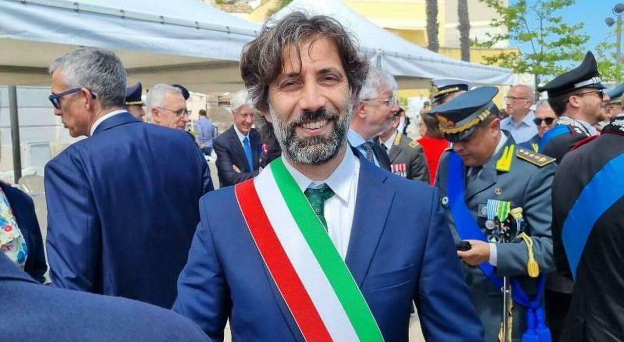 assegnata la scorta al sindaco di ostuni pomes pochi giorni fa una bomba a mano davanti al suo studio