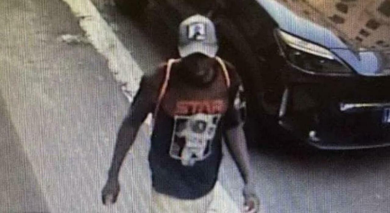 Roma, lo stupro a Tor Tre Teste: il presunto violentatore immortalato dalle telecamere della stazione Termini