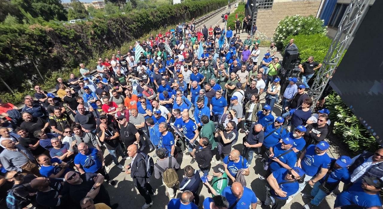 «Ulteriori accertamenti». Slitta ancora il vertice sulla cassa integrazione «Ulteriori accertamenti». Slitta ancora il vertice sulla cassa integrazione