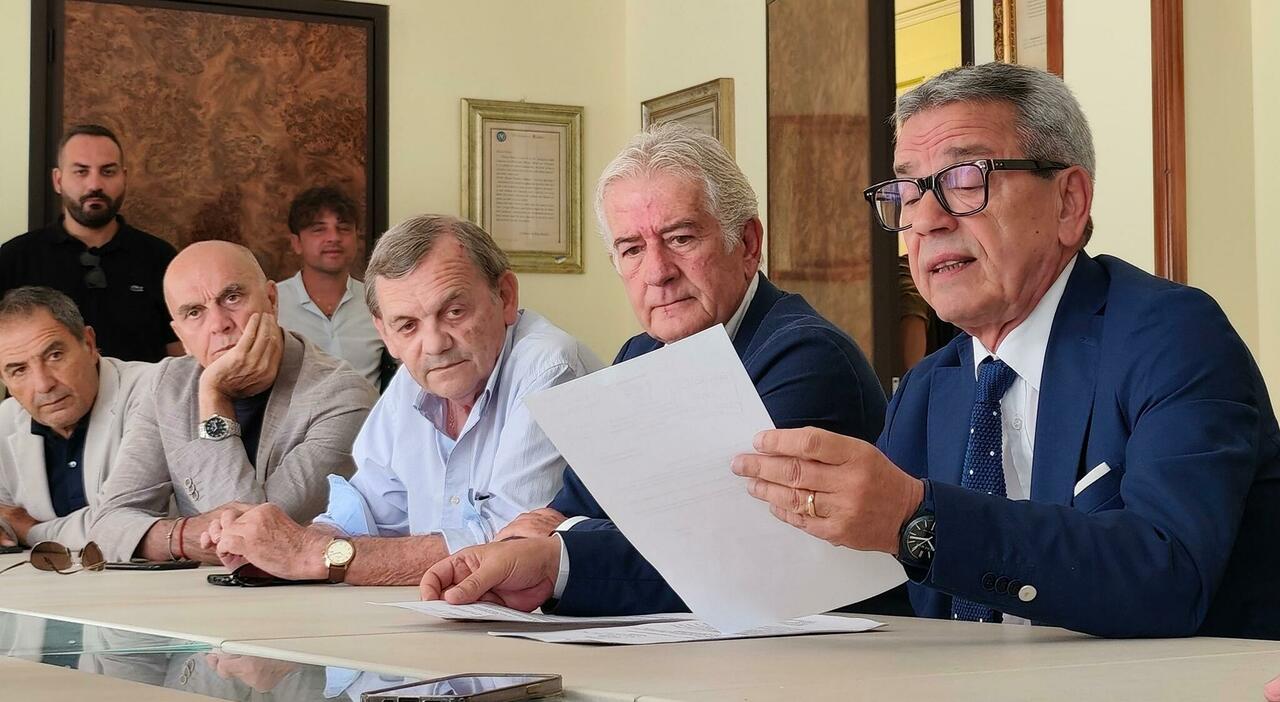 Le cantine replicano a Marchionna su Susumaniello e Negroamaro Wine Festival: «Non abbiamo bloccato gli eventi» Le cantine replicano a Marchionna su Susumaniello e Negroamaro Wine Festival: «Non abbiamo bloccato gli eventi»