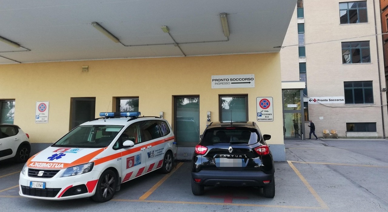 Scolano due bottiglie di vodka in spiaggia, 13enne in coma etilico: l Scolano due bottiglie di vodka in spiaggia, 13enne in coma etilico: l