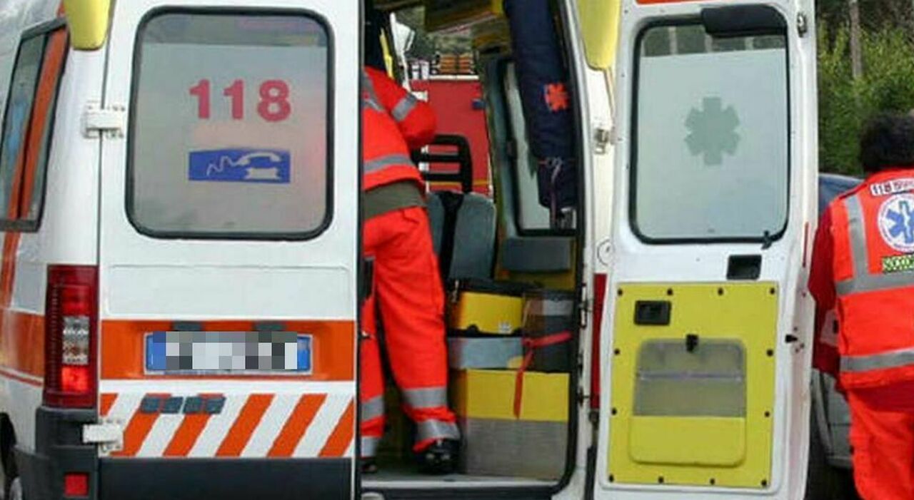ragazzo di 25 anni trovato morto in casa la mamma scopre il corpo e d224 l allarme
