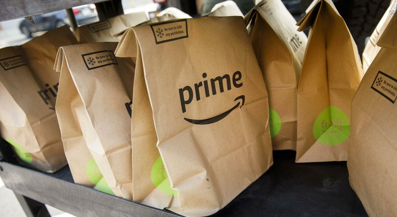 https://statics.cedscdn.it/photos/MED_HIGH/2025/08/27/9033805_27151821_amazon_fresh_us_259301.jpg