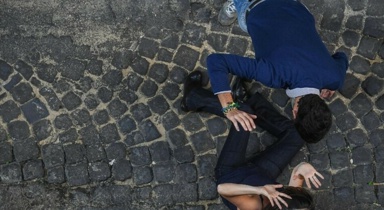 https://statics.cedscdn.it/photos/MED_HIGH/2025/08/27/9033881_27162143_stupro_palermo_studentessa_americana_arrestato_24enne_oggi_27_8_2025.jpg