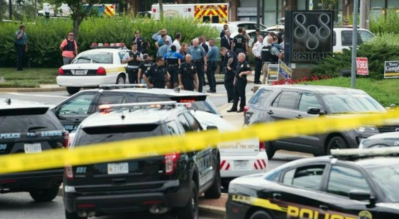 Sparatoria a Minneapolis, uomo apre il fuoco davanti una scuola cattolica: almeno 20 tra morti e feriti. Cnn: «Il killer si è suicidato»