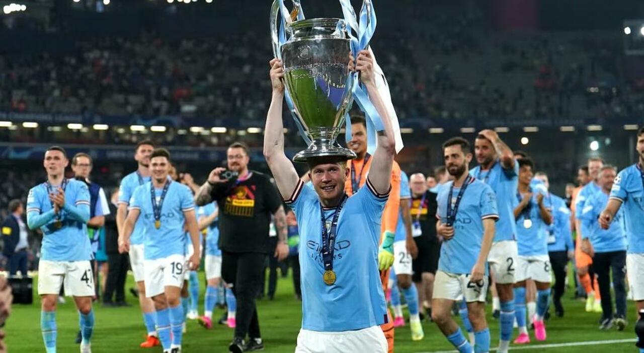 Napoli, i sorteggi della nuova Champions League: la guida completa e tutte le squadre qualificate divise in quattro fasce Napoli, i sorteggi della nuova Champions League: la guida completa e tutte le squadre qualificate divise in quattro fasce