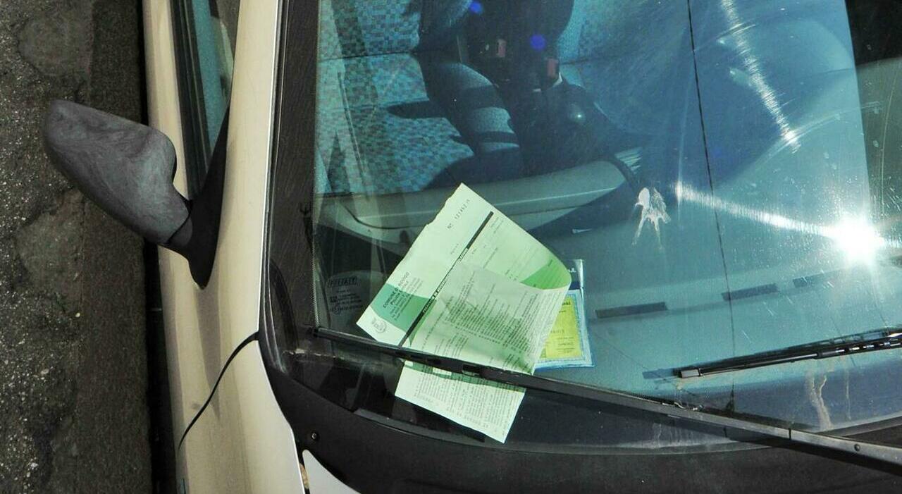 multata per aver lasciato l auto parcheggiata senza disco orario per due minuti ero in agenzia di viaggi il gesto a sorpresa del titolare