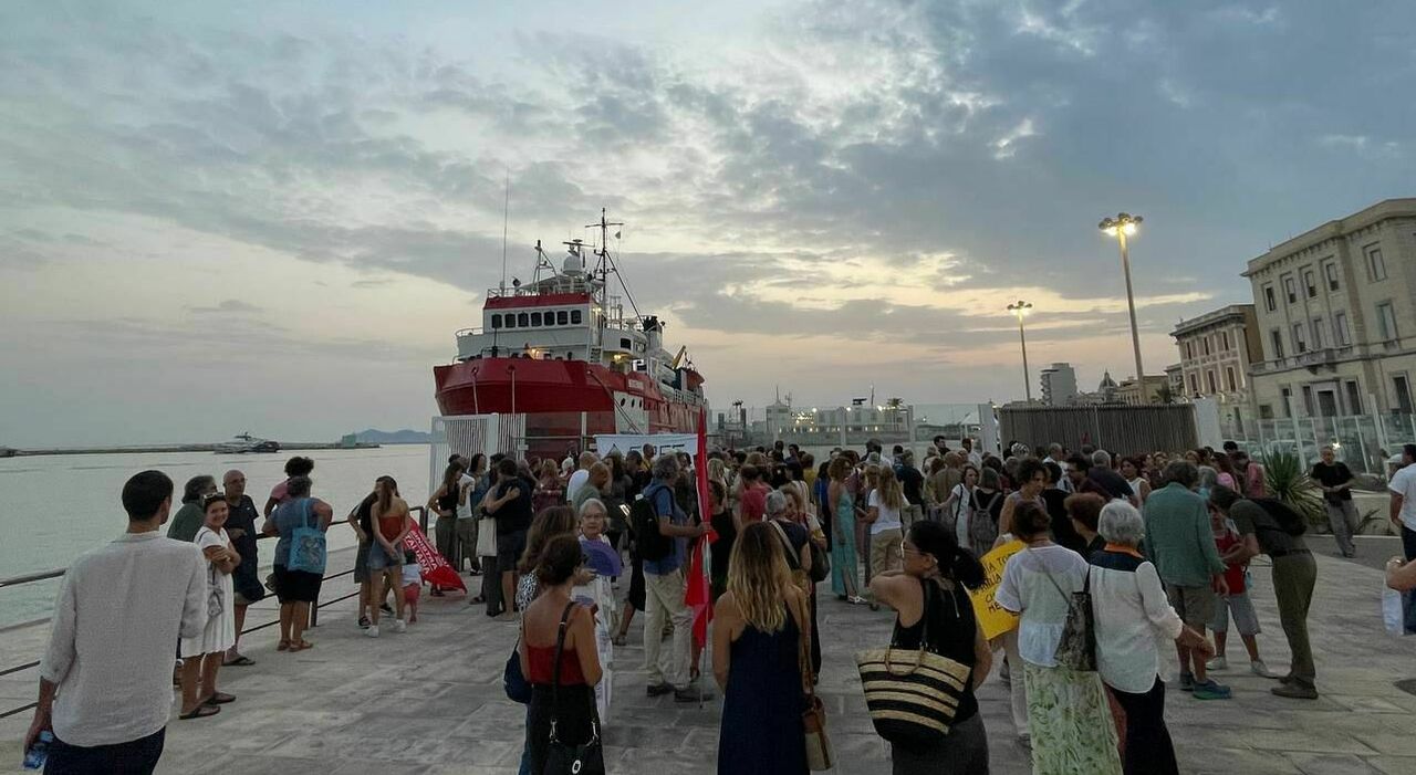 mediterranea attaccata in acque internazionali la ong deposita un esposto in procura indagate su libici e complici
