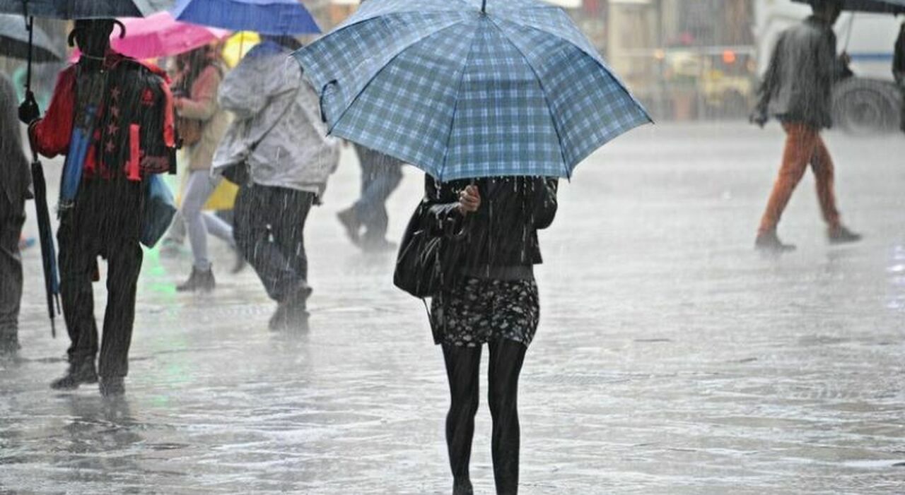 meteo maltempo estremo per l ex uragano erin grandine in arrivo e clima come a ottobre le allerte