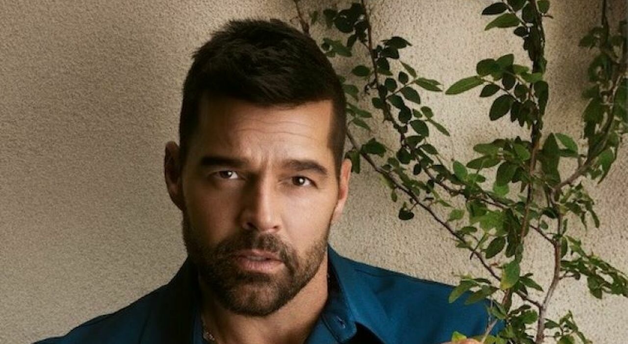 https://statics.cedscdn.it/photos/MED_HIGH/2025/08/28/9035428_28112042_ricky_martin_ph_jvdasberra.jpg