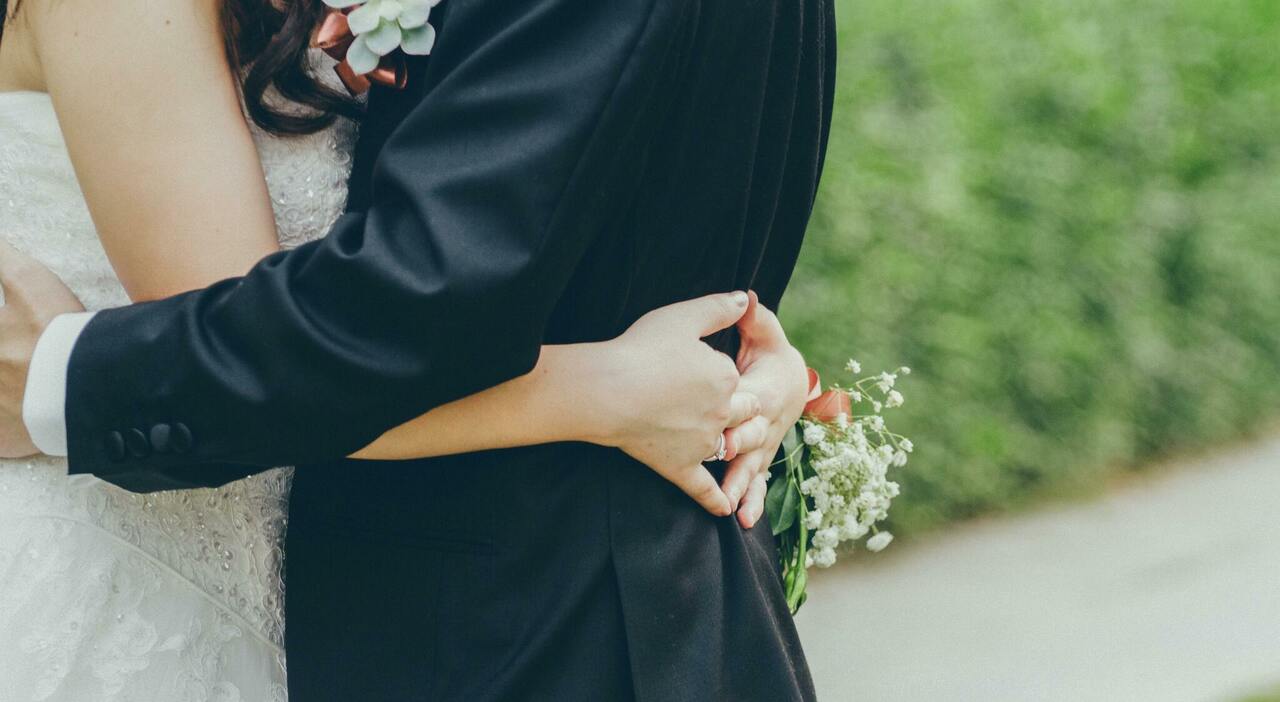 https://statics.cedscdn.it/photos/MED_HIGH/2025/08/28/9035654_28153652_pexels_jeremy_wong_382920_1023233.jpg