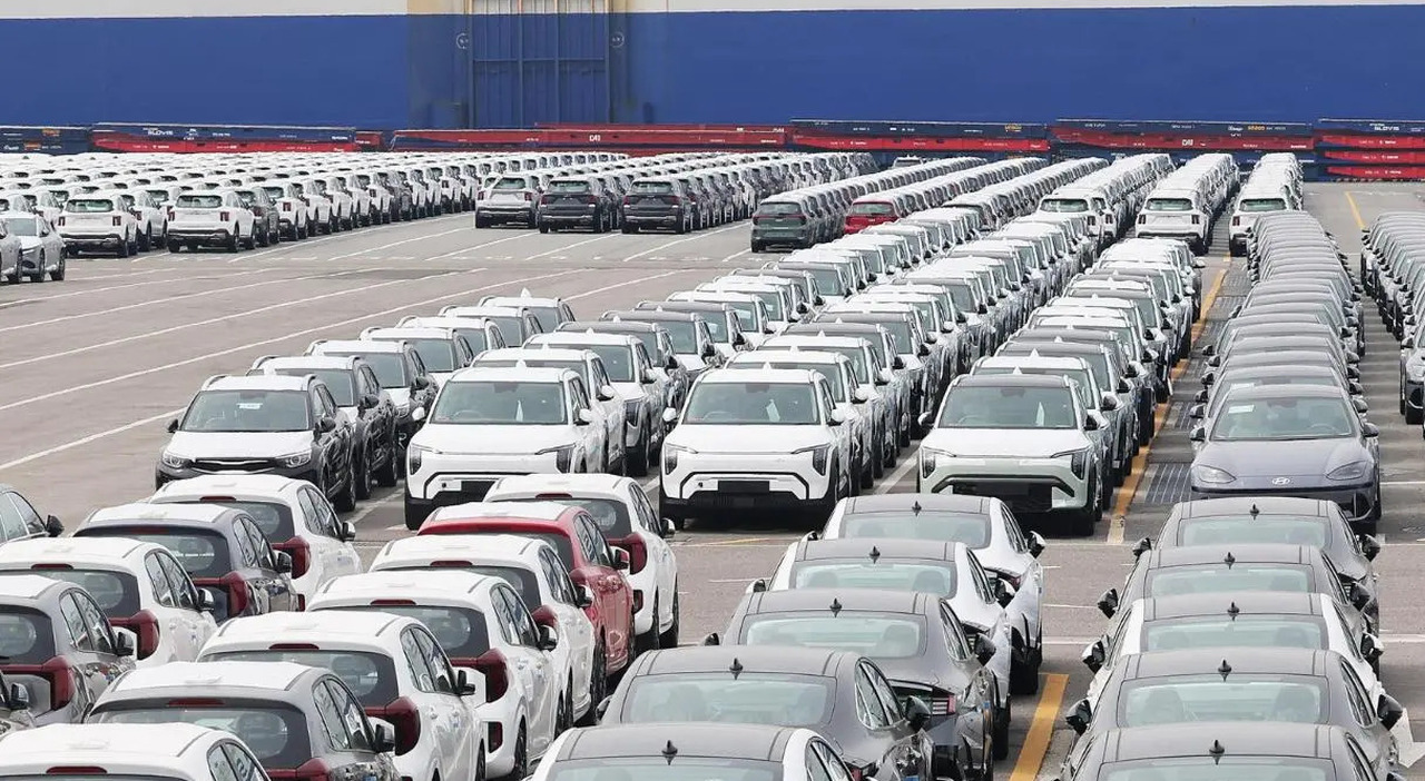 Auto in attesa di esportazione