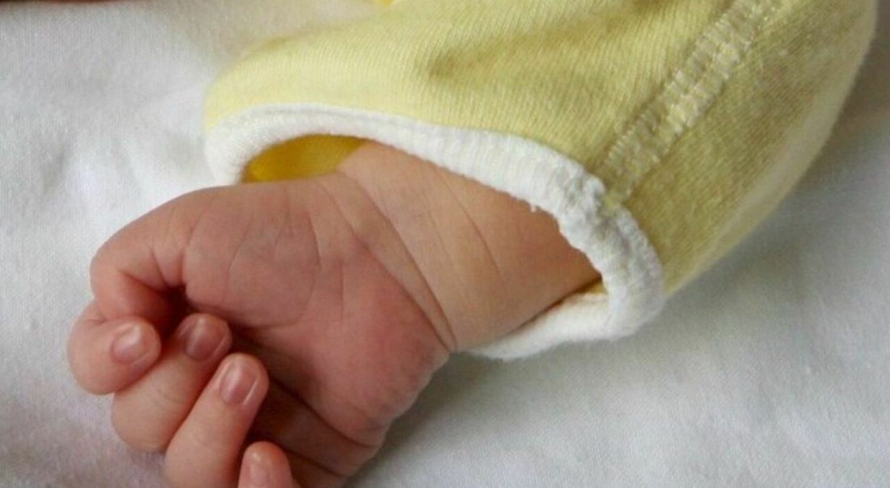 https://statics.cedscdn.it/photos/MED_HIGH/2025/08/28/9035817_28182400_neonato_cagliari_come_e_morto_autopsia_oggi_28_8_2025.jpg