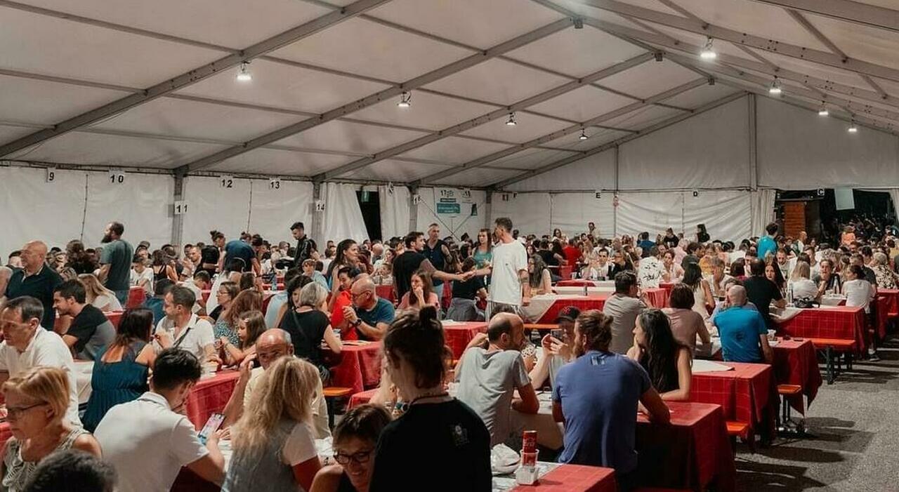Sagra green, stop a 5mila bottiglie in plastica: per bere si può acquistare un bicchiere biodegradabile a 50 centesimi Sagra green, stop a 5mila bottiglie in plastica: per bere si può acquistare un bicchiere biodegradabile a 50 centesimi