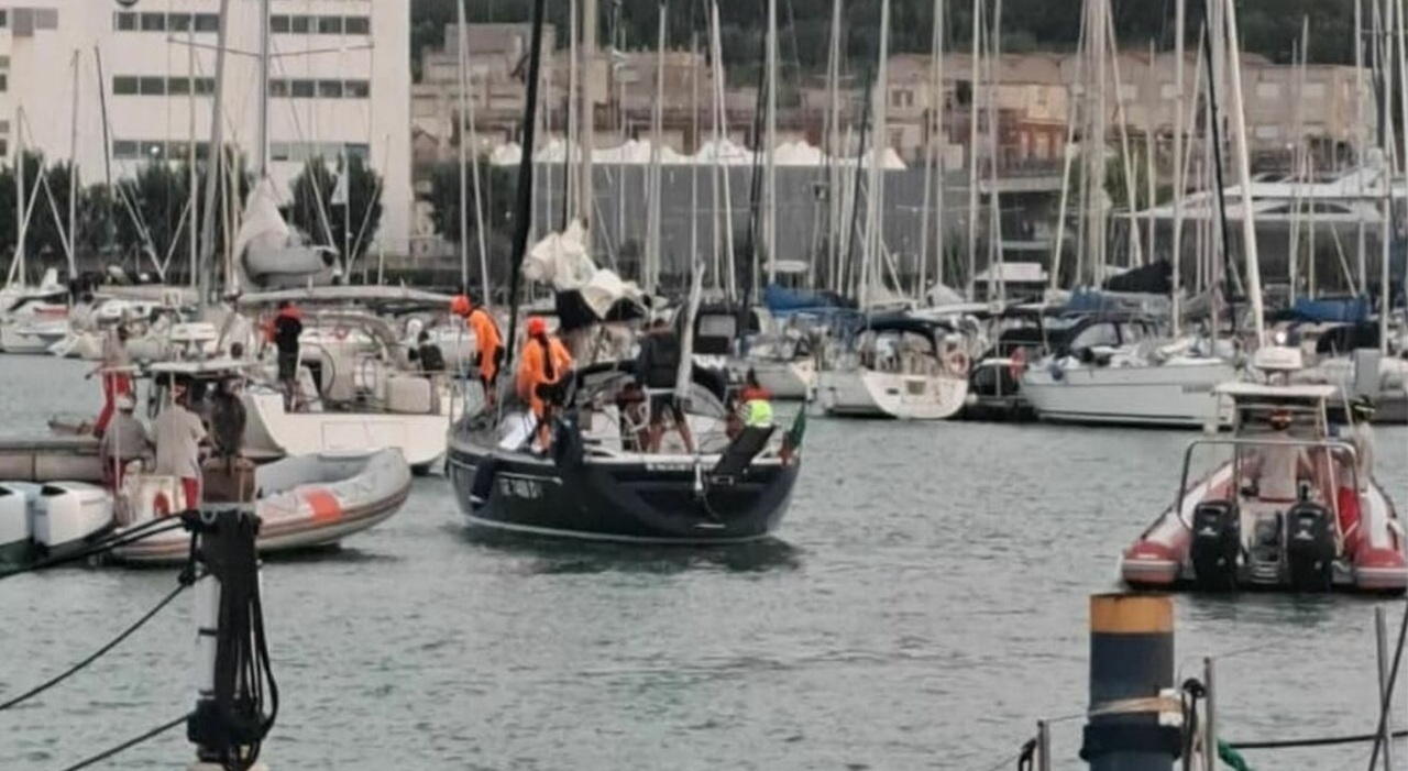 Cade dalla barca a vela e viene ucciso dall Cade dalla barca a vela e viene ucciso dall