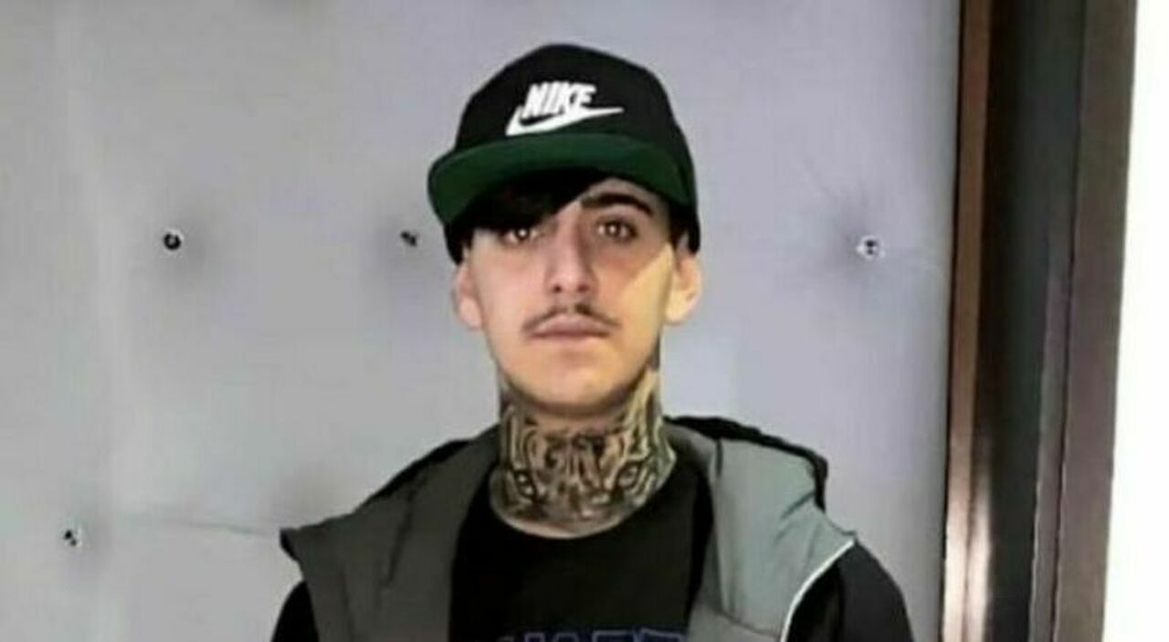 https://statics.cedscdn.it/photos/MED_HIGH/2025/08/29/9037092_29081948_killer_gennaro_ramondino_fuga_carcere_bari_chi_e_oggi_29_8_2025.jpg
