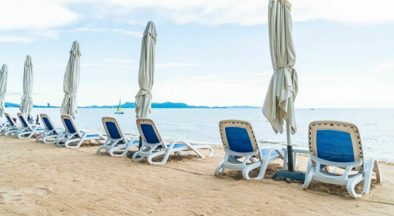 https://statics.cedscdn.it/photos/MED_HIGH/2025/08/29/9037484_29155233_bambini_non_ammessi_spiaggia_ristorante_lido_cervia_clienti_serenita_oggi_29_8_2025.jpg