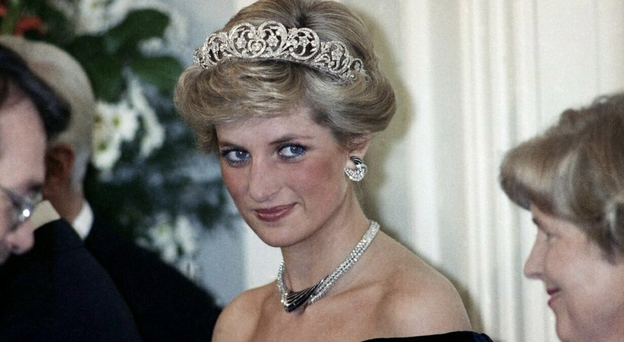 https://statics.cedscdn.it/photos/MED_HIGH/2025/08/30/9039271_30164108_lady_diana.jpg