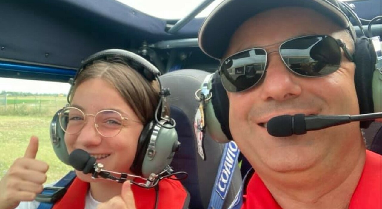 Aereo ultraleggero precipita a Vercelli, morto il pilota Massimiliano Monticone e la figlia. L Aereo ultraleggero precipita a Vercelli, morto il pilota Massimiliano Monticone e la figlia. L