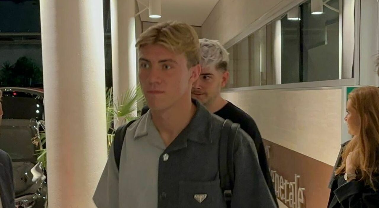 Calciomercato Napoli, Hojlund è atterrato in Italia: domani le visite mediche
