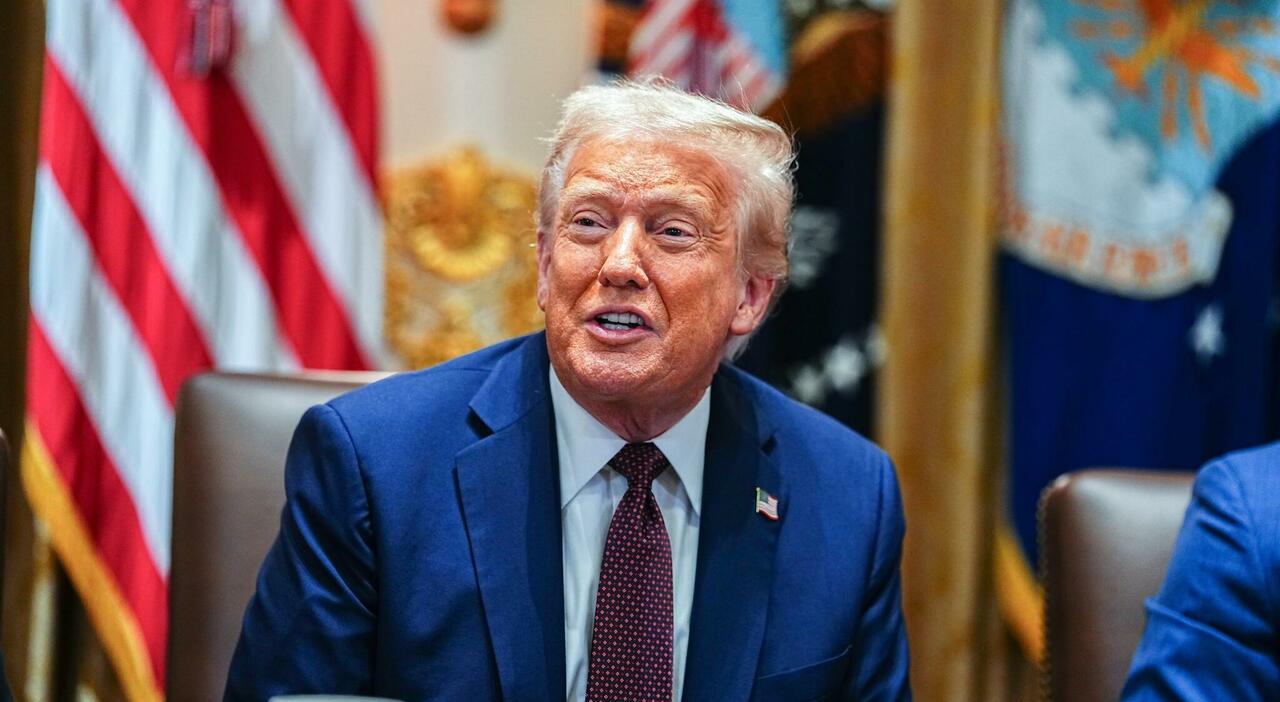 https://statics.cedscdn.it/photos/MED_HIGH/2025/08/31/9040582_31074539_trump.jpg