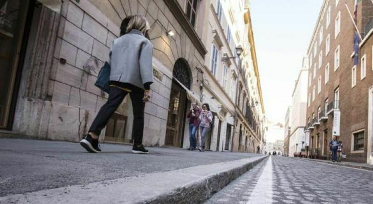 https://statics.cedscdn.it/photos/MED_HIGH/2025/08/31/9040720_31120446_via_del_corso.jpg