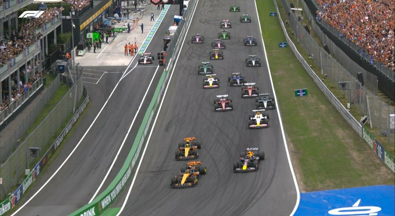 Gp Olanda, la diretta: Piastri tiene la prima posizione, Verstappen rischia grosso e supera Norris Gp Olanda, la diretta: Piastri tiene la prima posizione, Verstappen rischia grosso e supera Norris